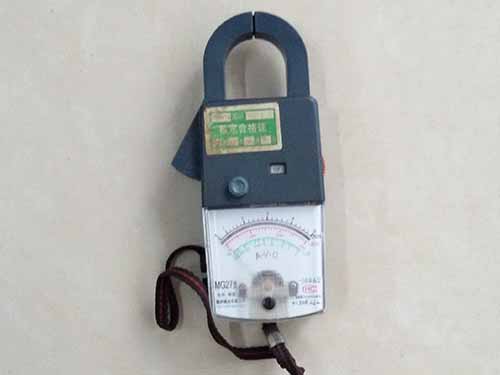 鉗形電流表